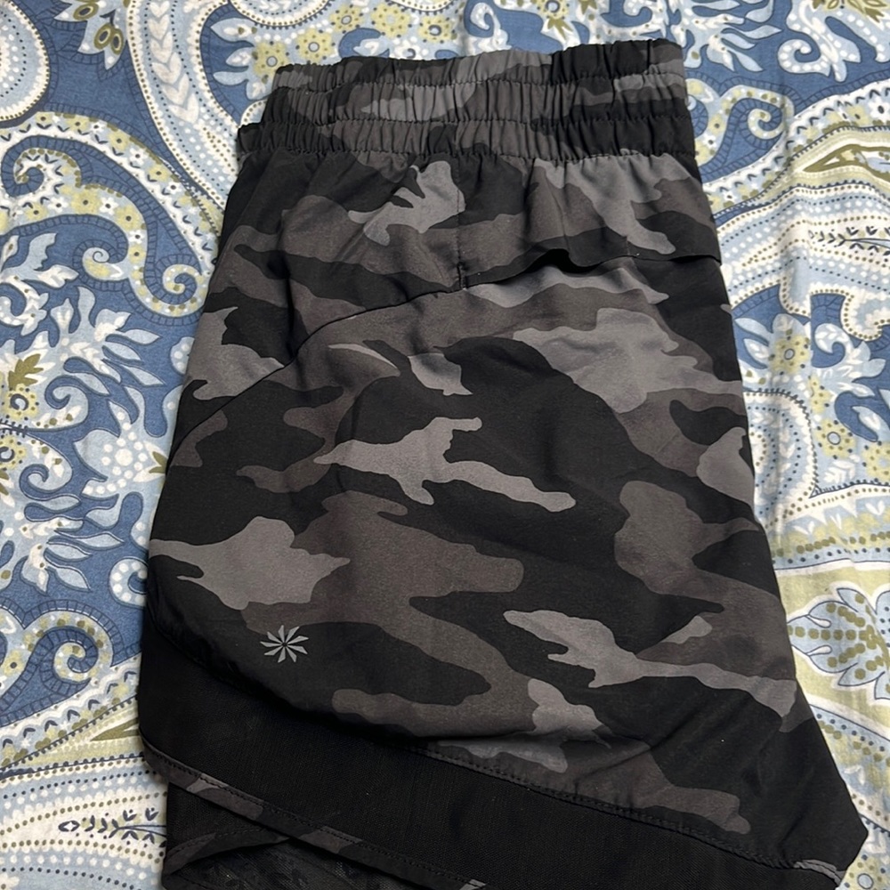 Athleta racer run short 4in, camo